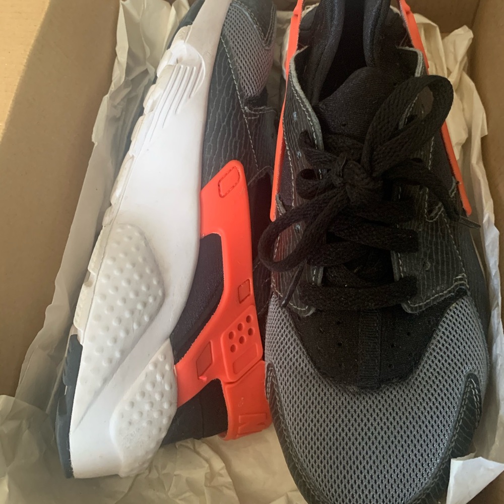 Nike Huarache run sneakers big kids size 6